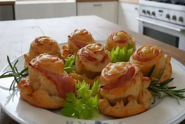 Ruže od lisnatog testa – slatki zalogaji koje vredi probati