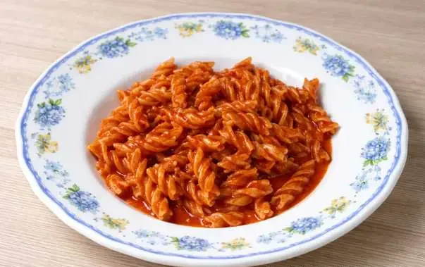 makarone sa paradajz sosom