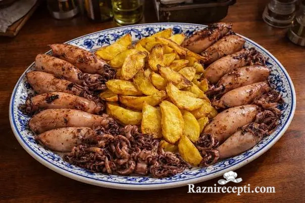 Pržene lignje sa belim lukom i krompirom