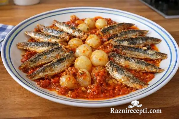 Papaline u crvenom umaku