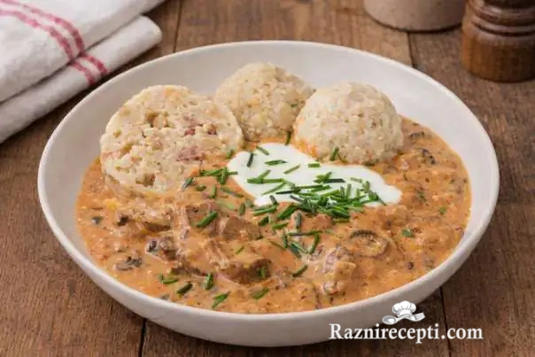 gulaš knedle od hleba