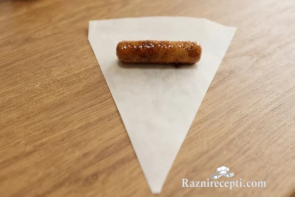 Pitice sa kačkavaljem i viršlama trokut