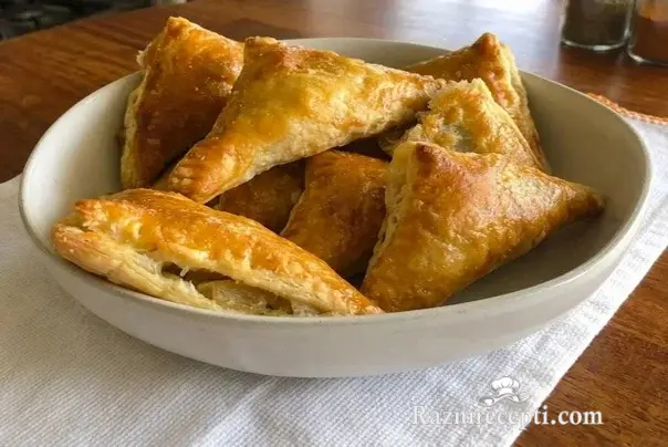 Posni trouglići punjeni ajvarom
